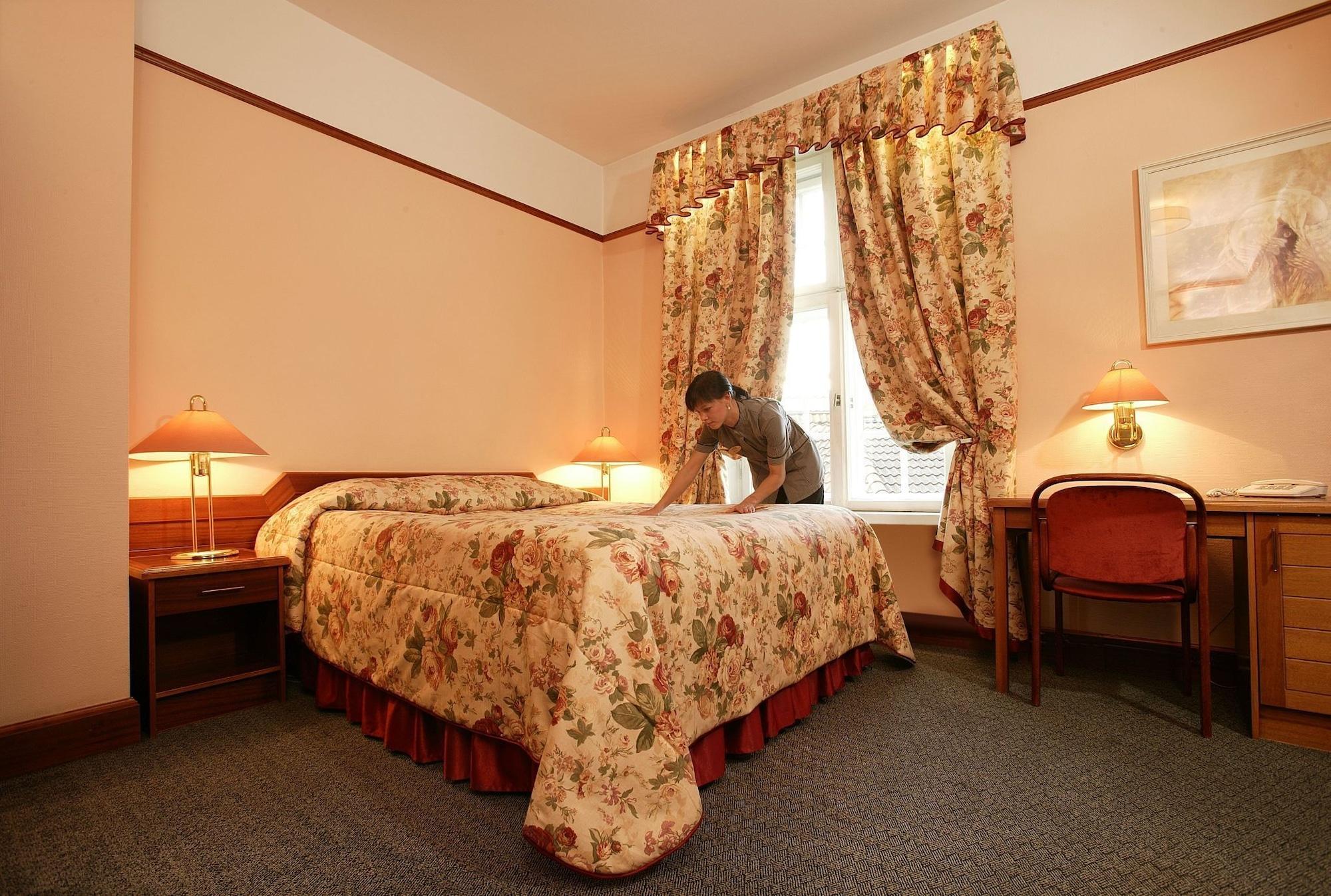 Hotel Victoria Пярну Экстерьер фото