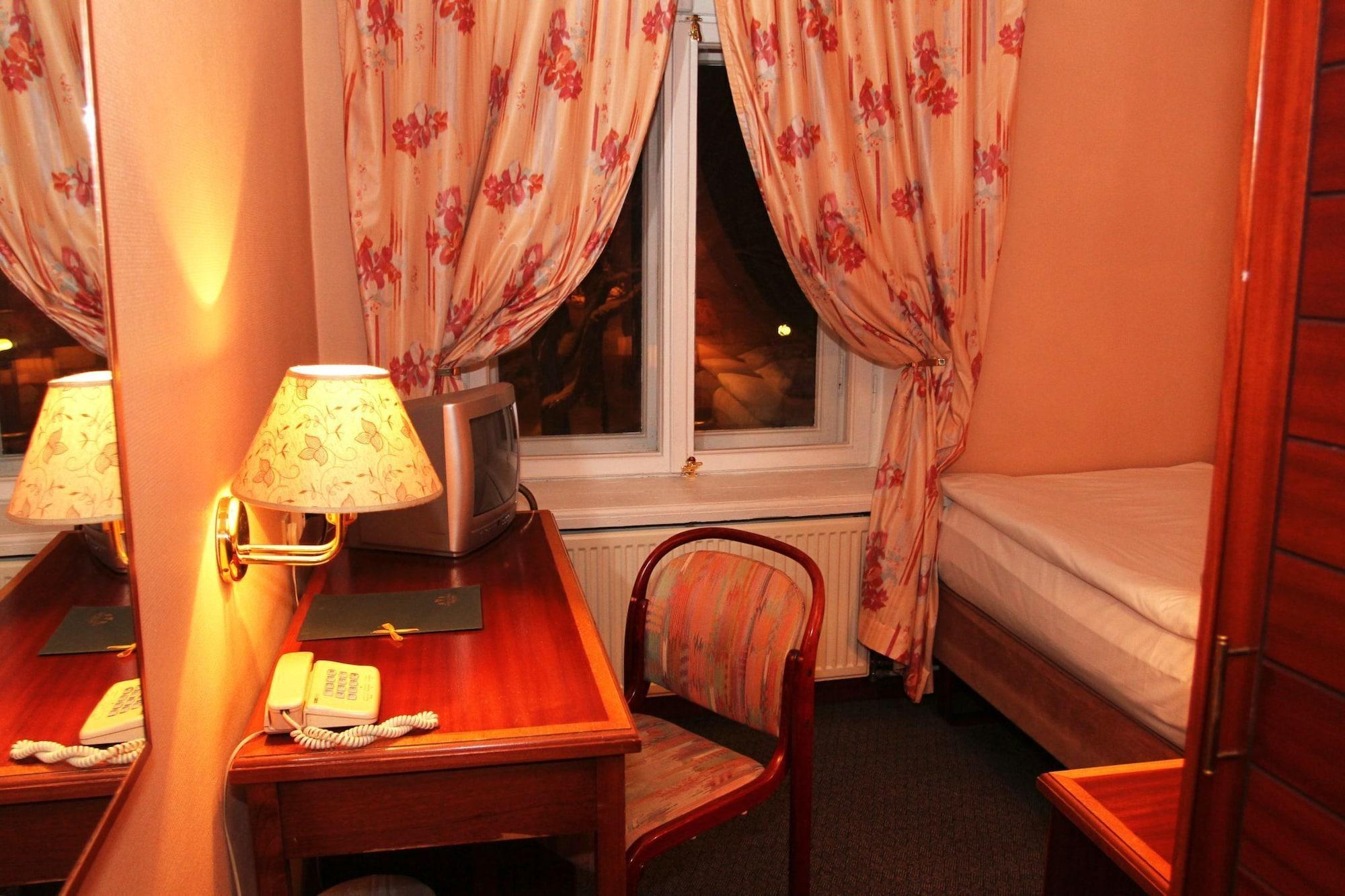 Hotel Victoria Пярну Экстерьер фото