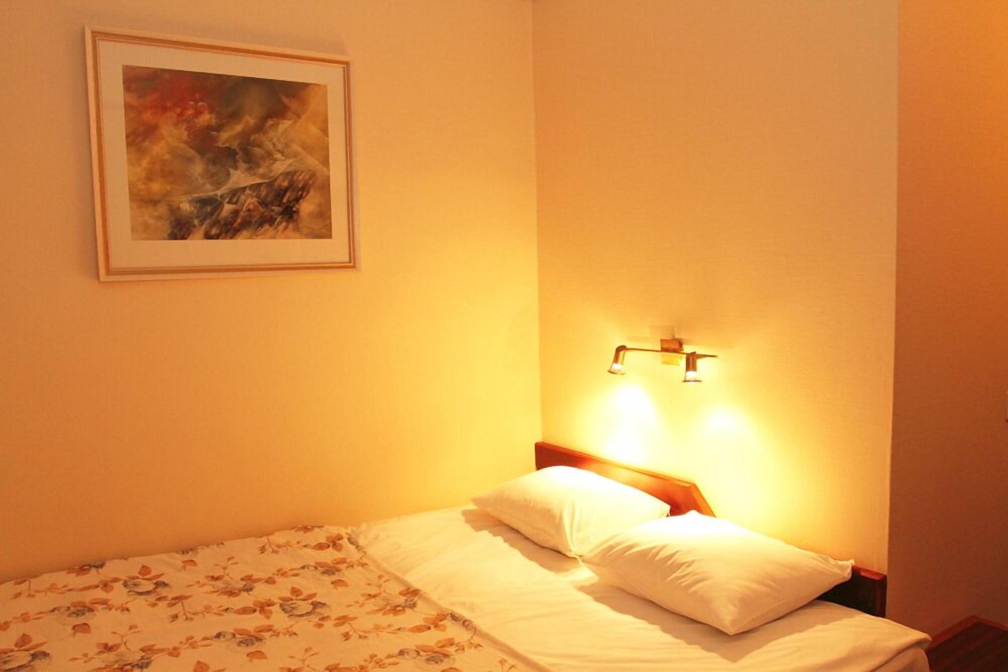 Hotel Victoria Пярну Экстерьер фото