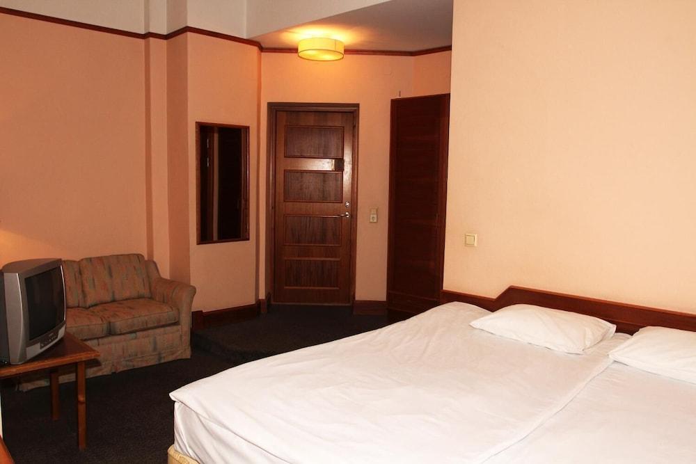 Hotel Victoria Пярну Экстерьер фото