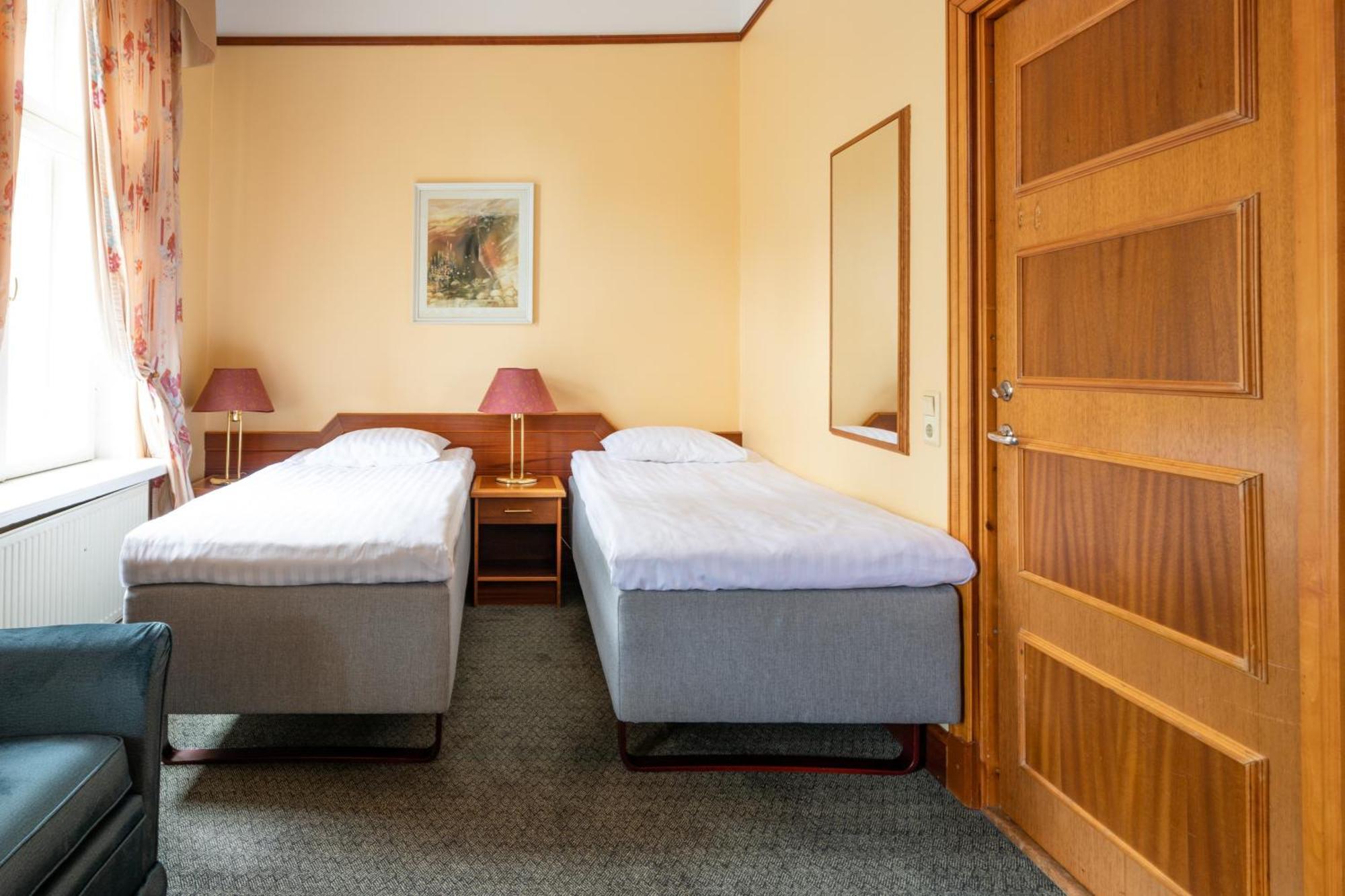 Hotel Victoria Пярну Экстерьер фото