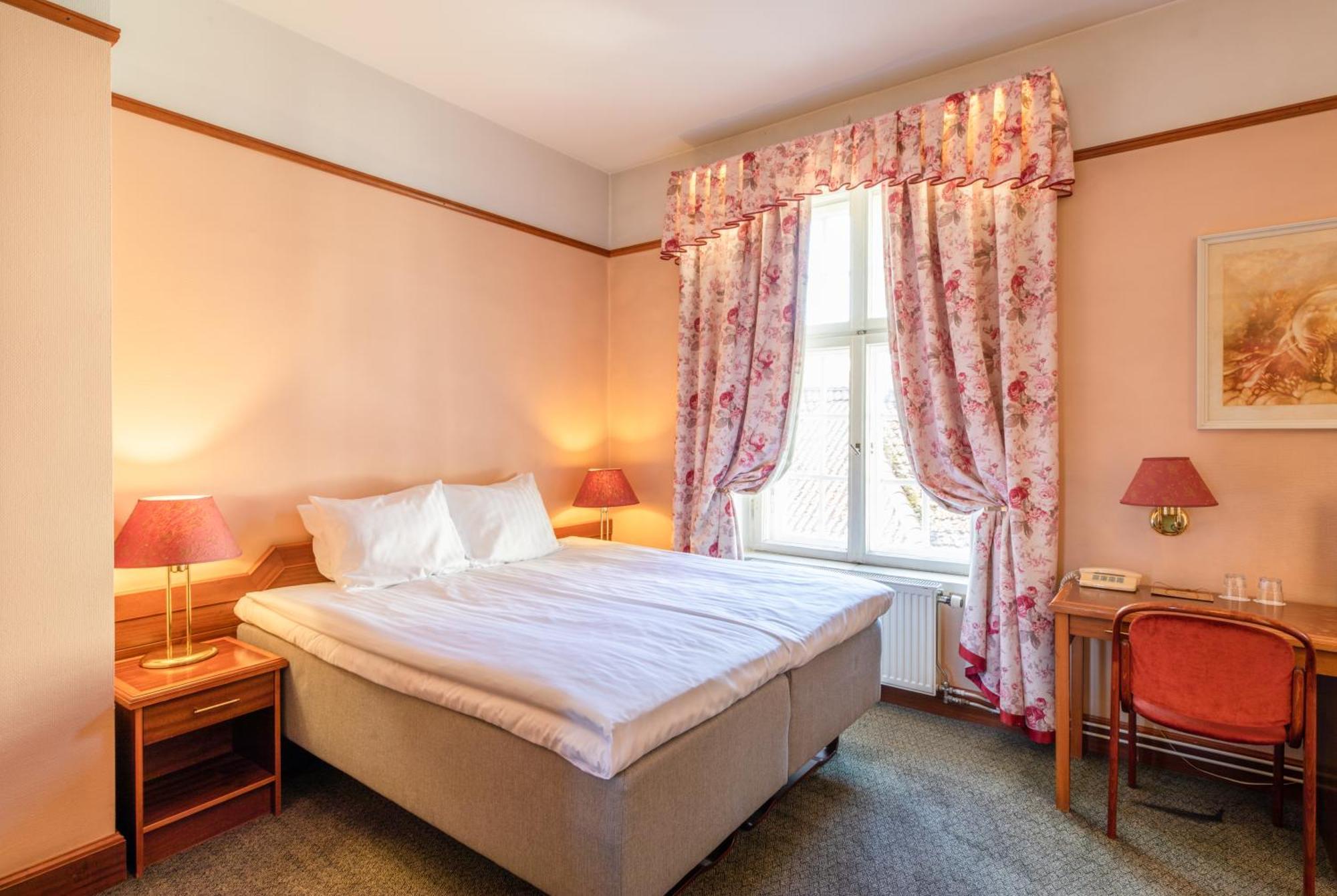 Hotel Victoria Пярну Экстерьер фото