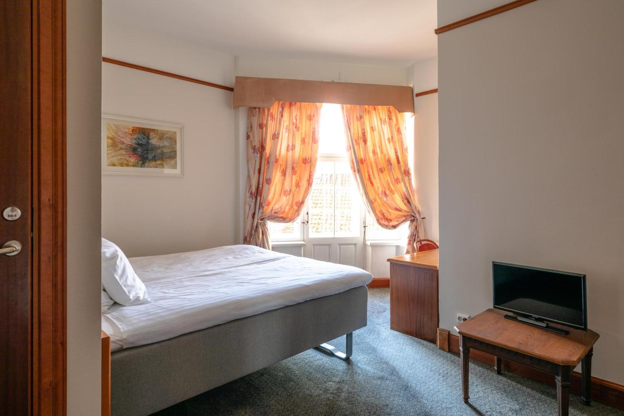 Hotel Victoria Пярну Экстерьер фото
