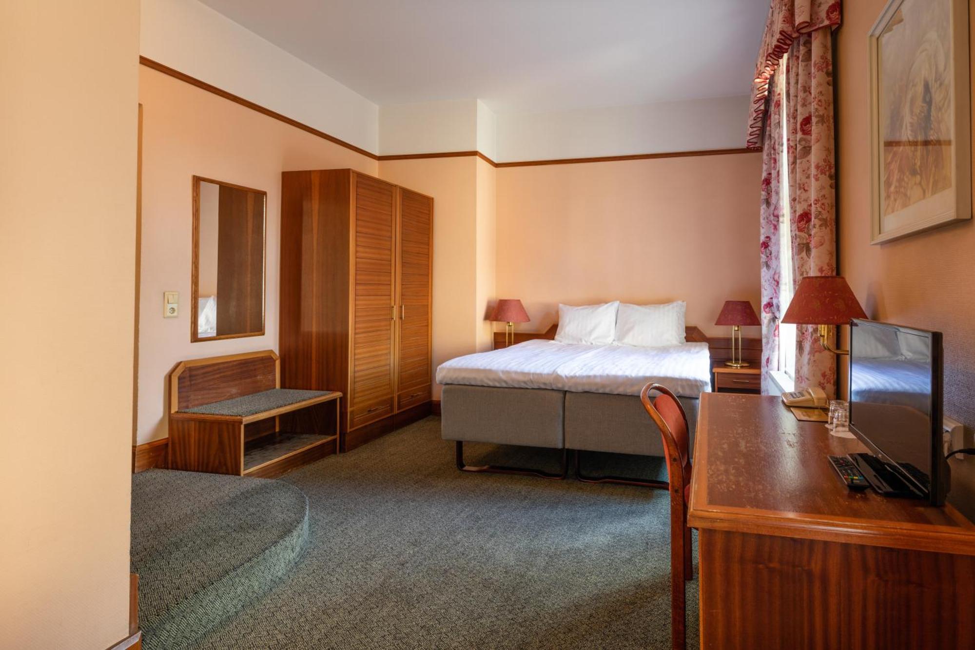 Hotel Victoria Пярну Экстерьер фото