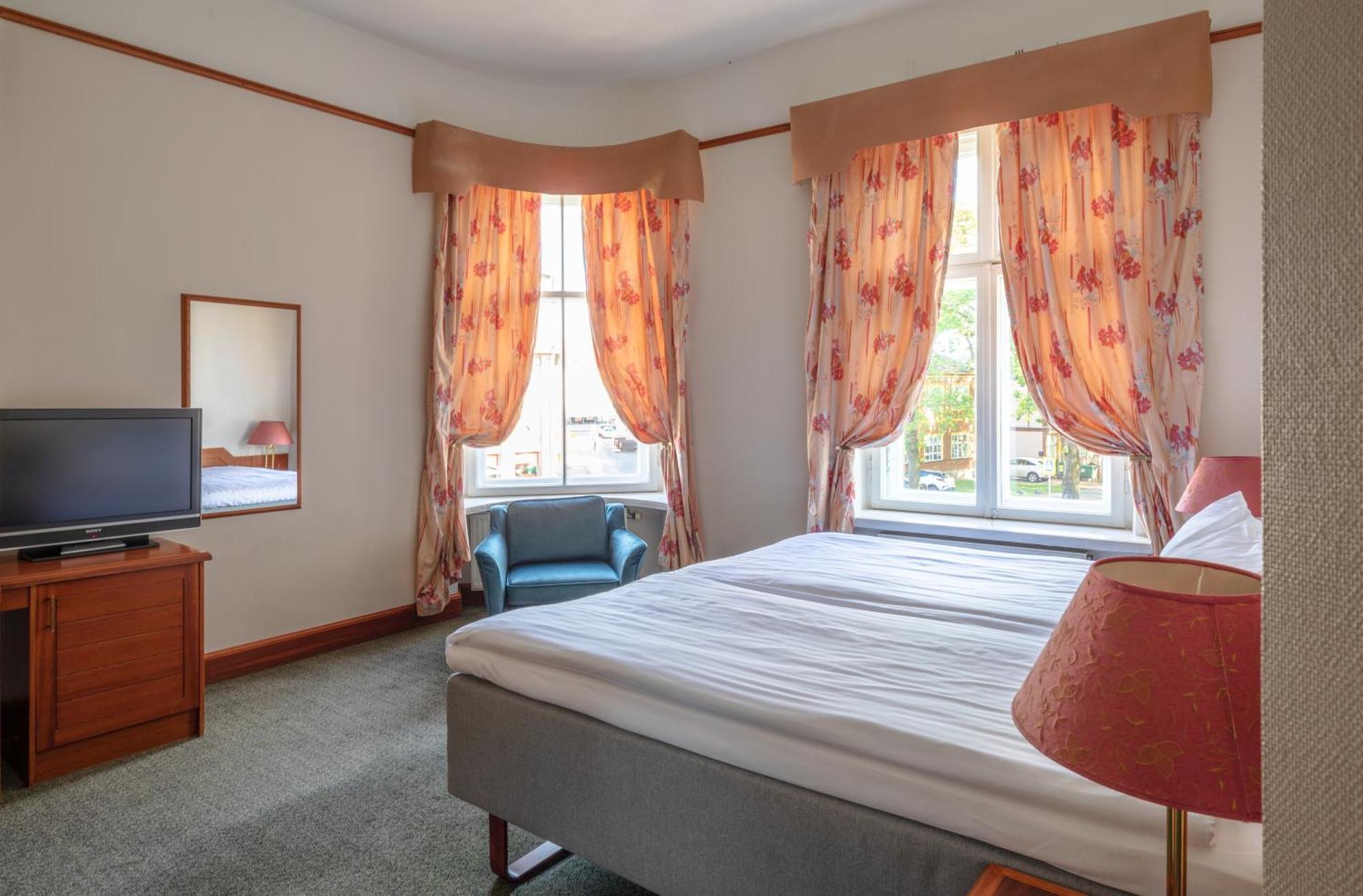 Hotel Victoria Пярну Экстерьер фото