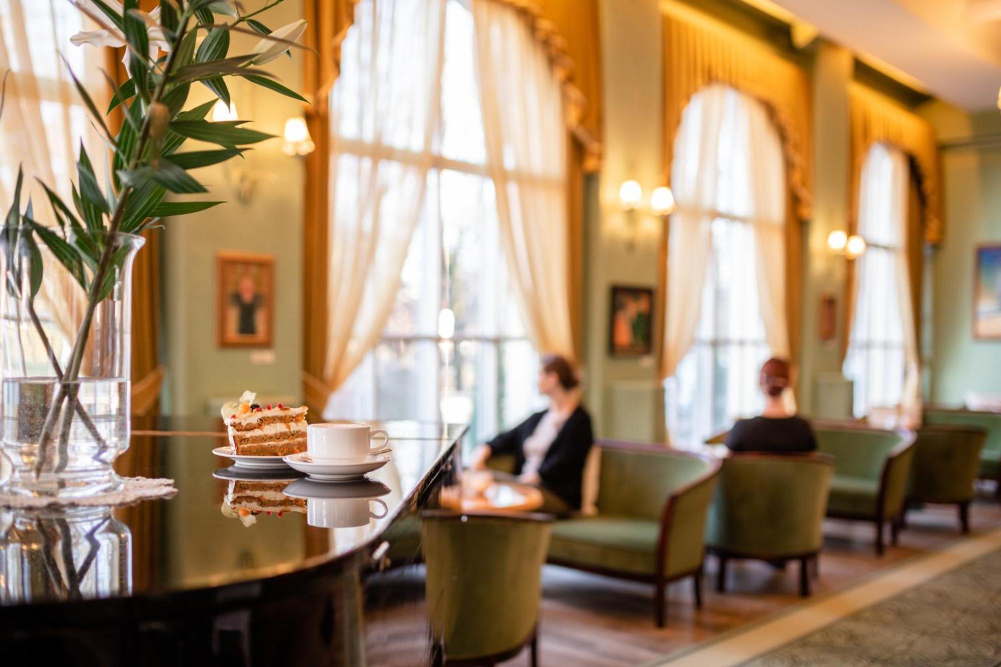 Hotel Victoria Пярну Экстерьер фото