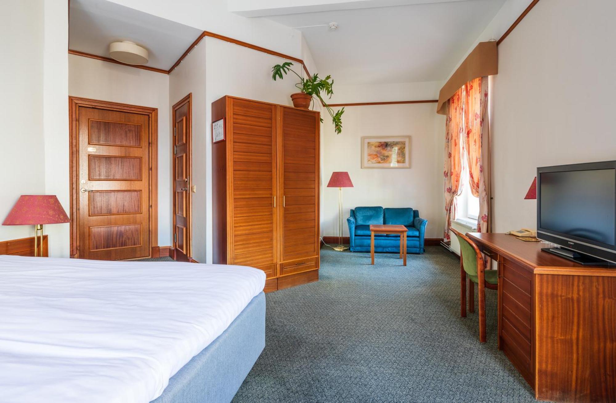 Hotel Victoria Пярну Экстерьер фото