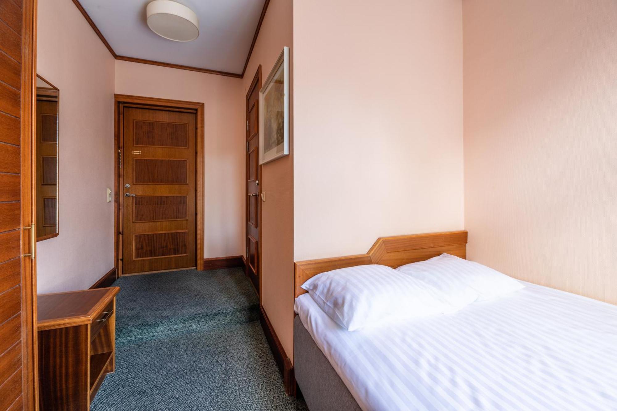 Hotel Victoria Пярну Экстерьер фото