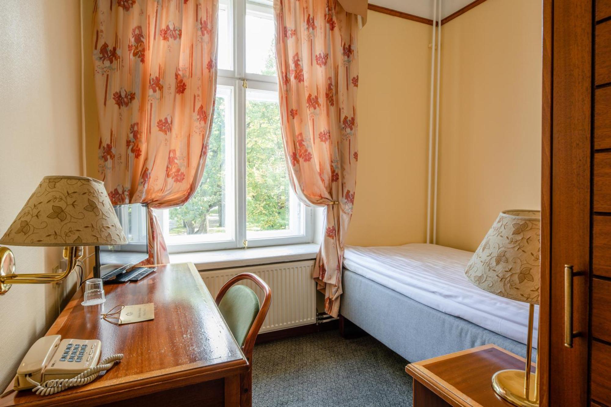 Hotel Victoria Пярну Экстерьер фото