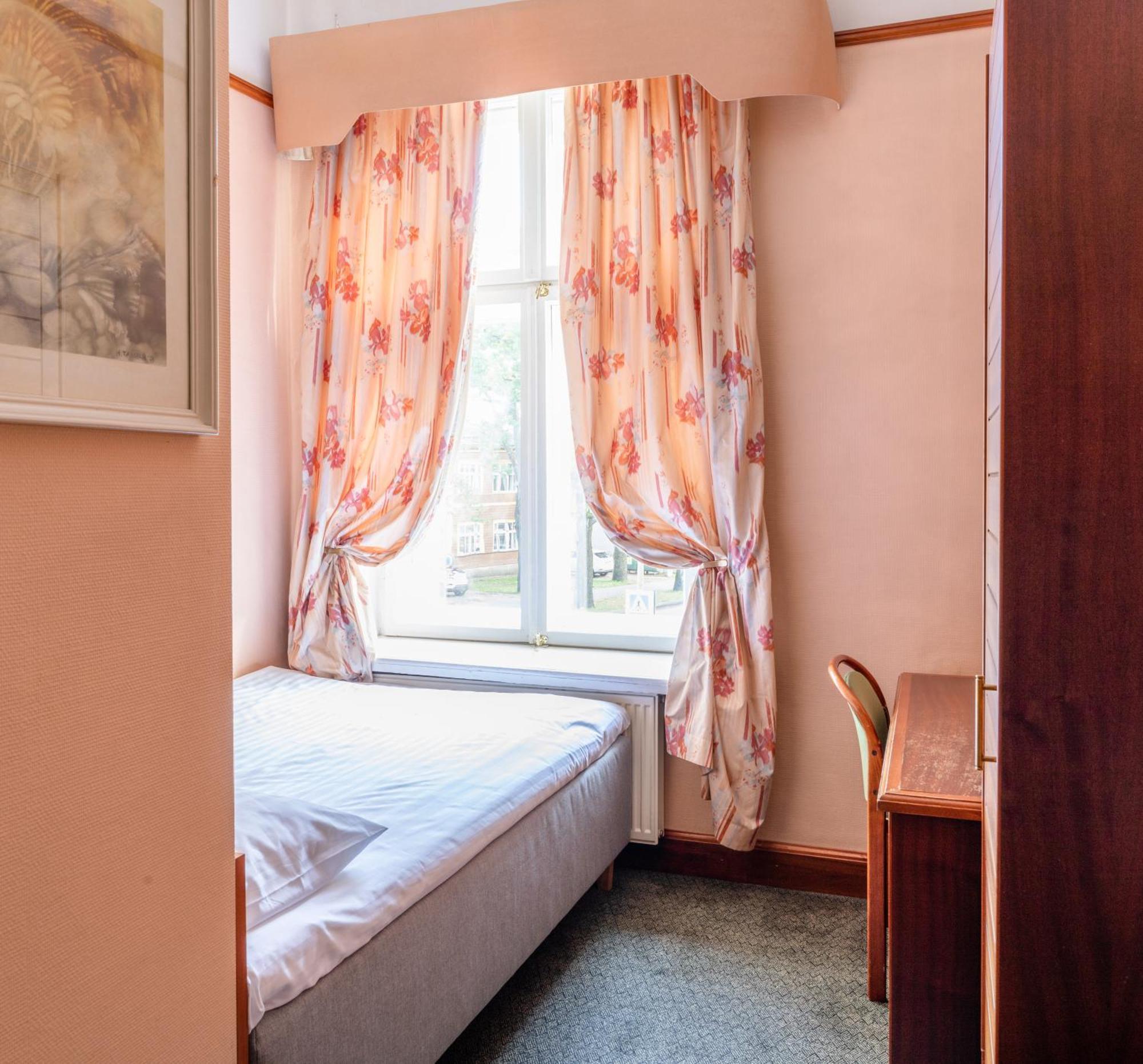 Hotel Victoria Пярну Экстерьер фото