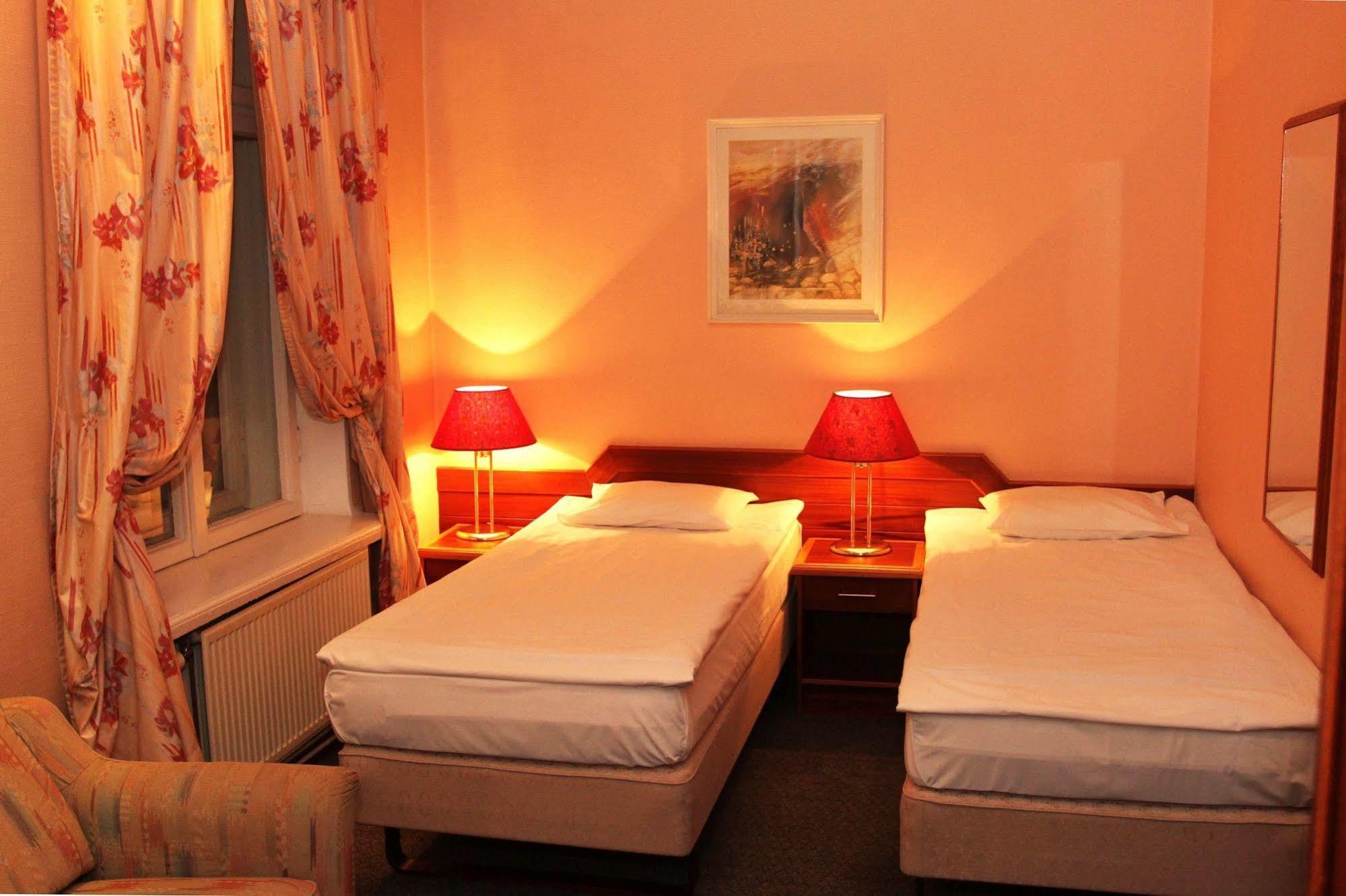 Hotel Victoria Пярну Экстерьер фото