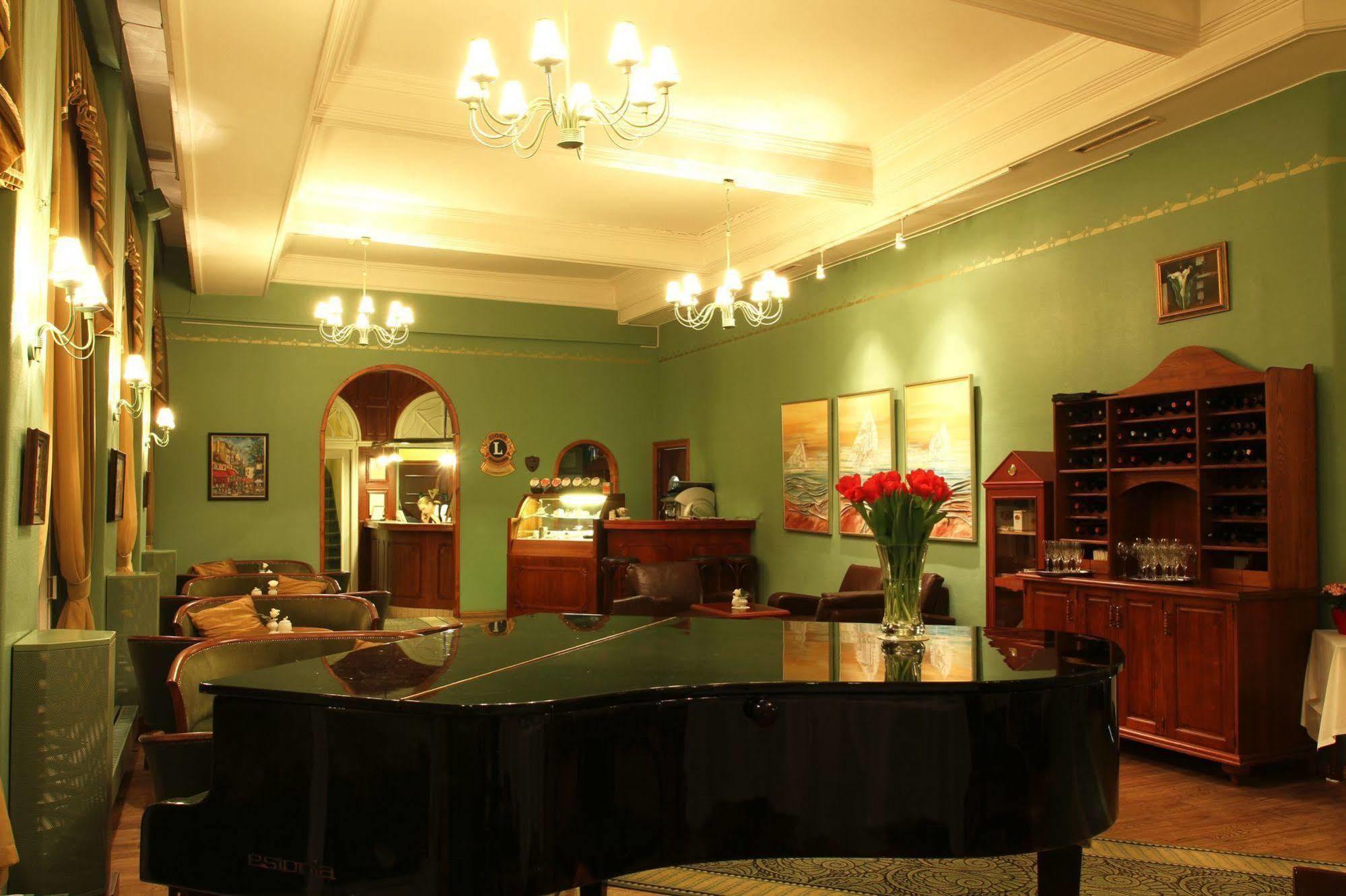 Hotel Victoria Пярну Экстерьер фото