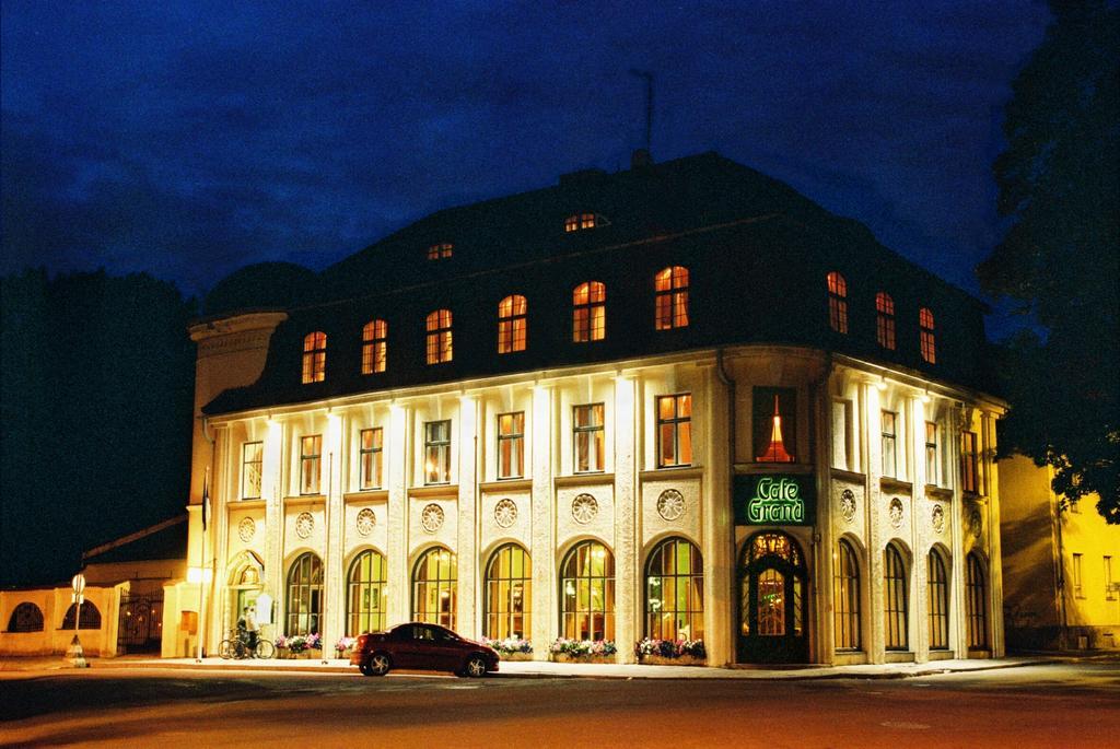 Hotel Victoria Пярну Экстерьер фото